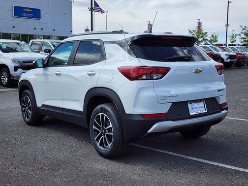 Summit White 2026 Chevrolet Trailblazer LT