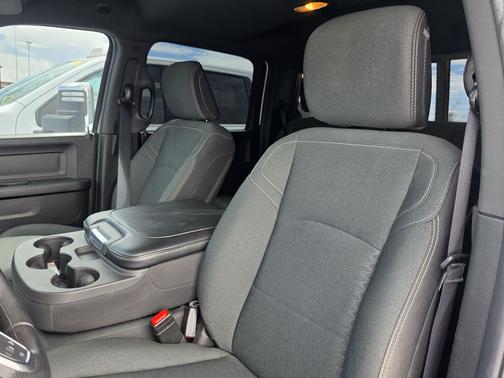 Bright White Clearcoat 2026 RAM 3500 Tradesman Crew Cab 4x4 8' Box
