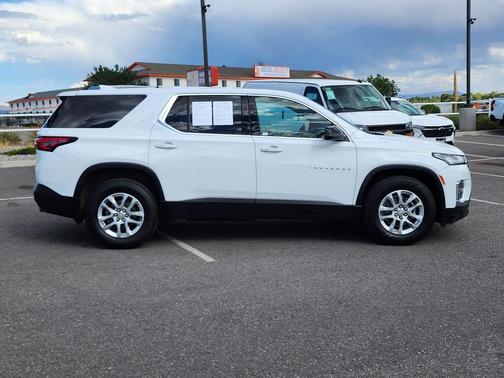 Summit White 2022 Chevrolet Traverse LS