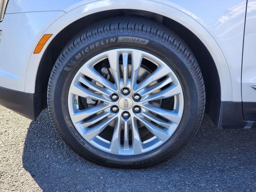 Crystal White Tricoat 2017 Cadillac XT5 Platinum