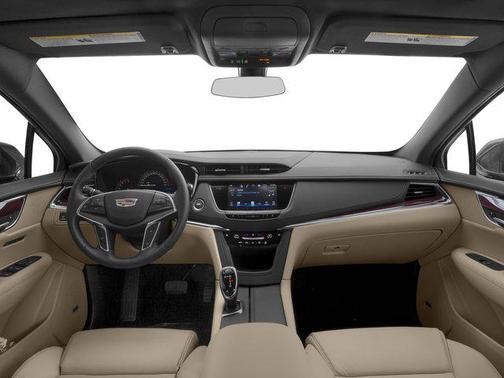 Crystal White Tricoat 2017 Cadillac XT5 Platinum