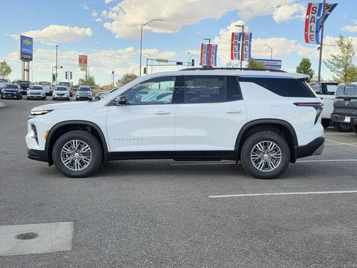 Summit White 2026 Chevrolet Traverse LT