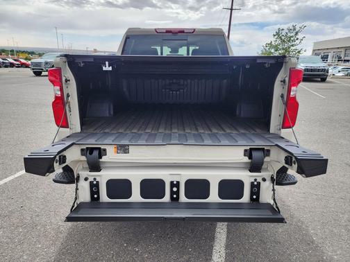 White Sands 2026 Chevrolet Silverado 1500 High Country