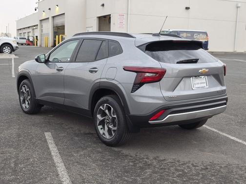 Sterling Gray Metallic 2026 Chevrolet Trax LT
