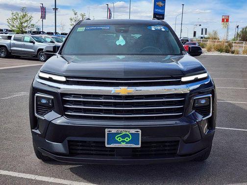 Mosaic Black Metallic 2025 Chevrolet Traverse LT