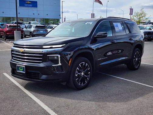 Mosaic Black Metallic 2025 Chevrolet Traverse LT