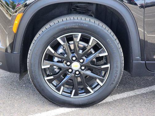 Mosaic Black Metallic 2025 Chevrolet Traverse LT