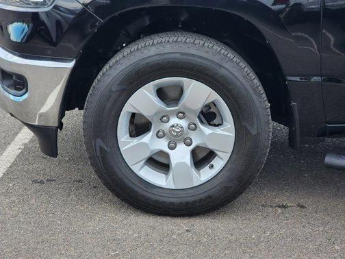 Diamond Black Crystal Pearlcoat 2023 RAM 1500 Big Horn/Lone Star