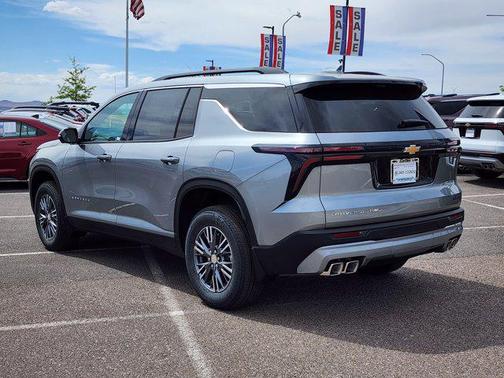 Sterling Gray Metallic 2026 Chevrolet Traverse LT
