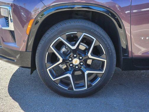 Stardust Metallic 2025 Chevrolet Traverse High Country