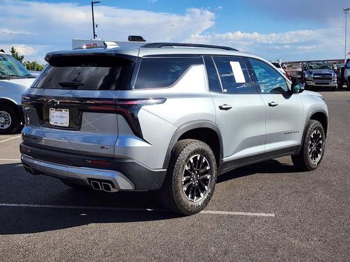 Sterling Gray Metallic 2025 Chevrolet Traverse AWD Z71