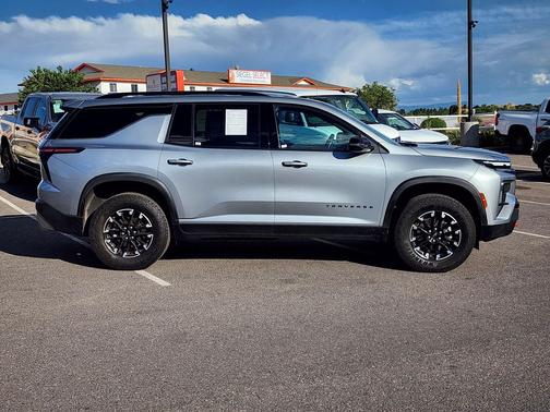 Sterling Gray Metallic 2025 Chevrolet Traverse AWD Z71