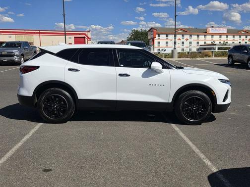 Summit White 2022 Chevrolet Blazer 2LT