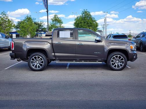 Smokey Quartz Metallic 2019 GMC Canyon Denali