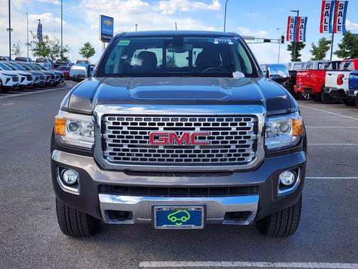 Smokey Quartz Metallic 2019 GMC Canyon Denali