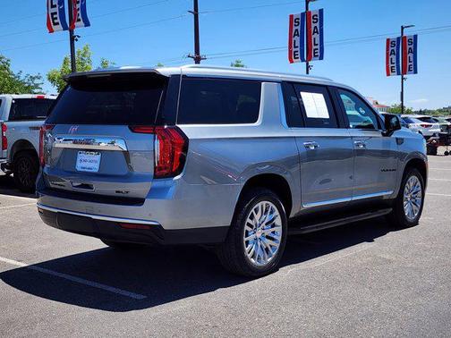 Sterling Metallic 2023 GMC Yukon XL SLT