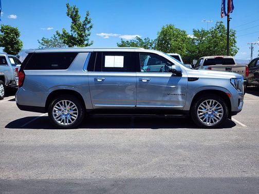 Sterling Metallic 2023 GMC Yukon XL SLT