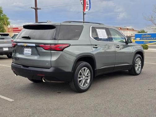 Silver Sage Metallic 2023 Chevrolet Traverse LT Cloth