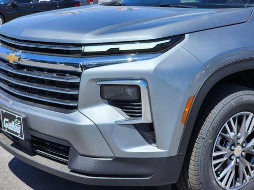 Sterling Gray Metallic 2026 Chevrolet Traverse LT