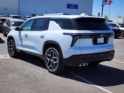 Polar White Tricoat 2026 Chevrolet Traverse High Country