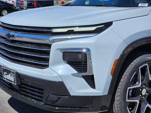 Polar White Tricoat 2026 Chevrolet Traverse High Country