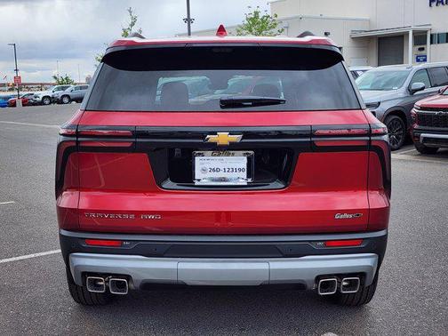Radiant Red Tintcoat 2026 Chevrolet Traverse LT