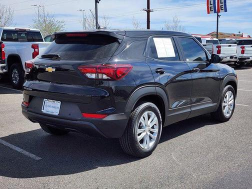 Mosaic Black Metallic 2022 Chevrolet Trailblazer LS