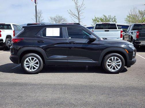 Mosaic Black Metallic 2022 Chevrolet Trailblazer LS