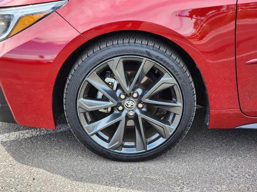 Ruby Flare Pearl/Midnight Black Metallic 2024 Toyota Corolla XSE