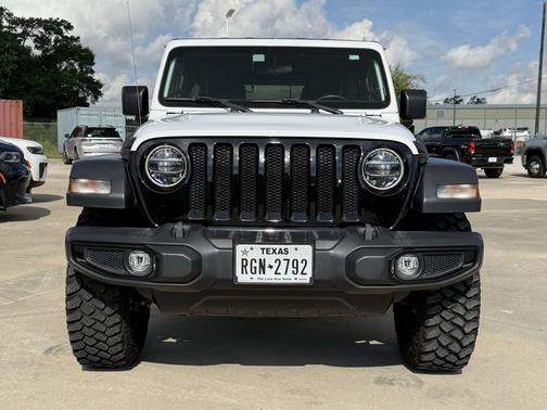 Bright White Clearcoat 2021 Jeep Wrangler Willys