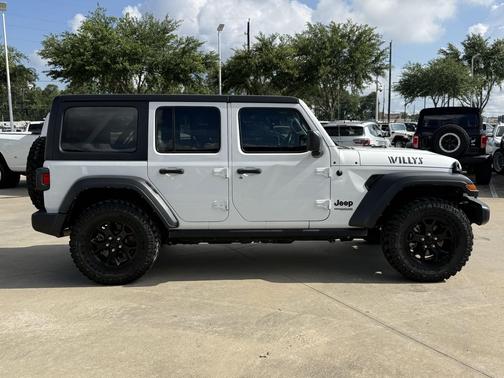 Bright White Clearcoat 2021 Jeep Wrangler Willys