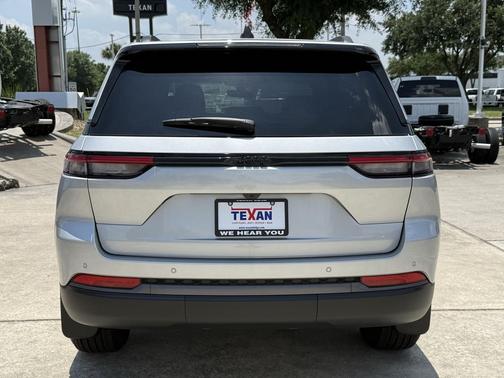 Silver Zynith 2026 Jeep Grand Cherokee Altitude