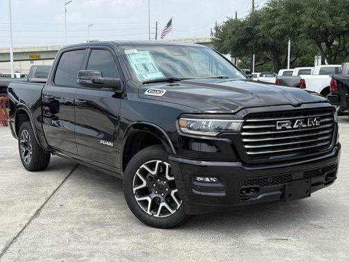 Diamond Black Crystal Pearlcoat 2026 RAM 1500 Laramie