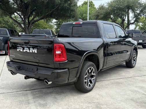 Diamond Black Crystal Pearlcoat 2026 RAM 1500 Laramie