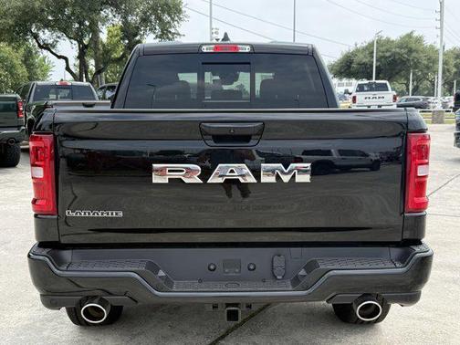 Diamond Black Crystal Pearlcoat 2026 RAM 1500 Laramie