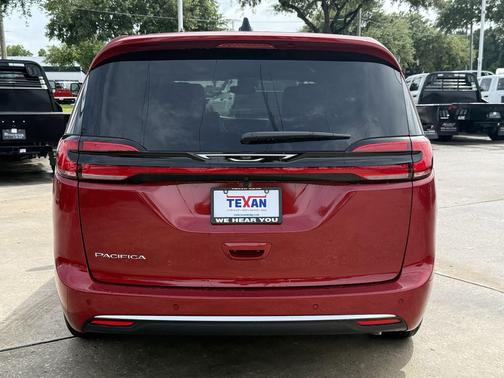 Red Hot Pearlcoat 2027 Chrysler Pacifica L