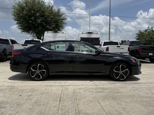 Super Black 2025 Nissan Altima SR FWD