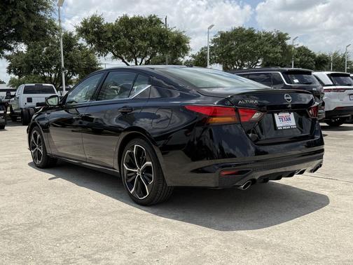 Super Black 2025 Nissan Altima SR FWD