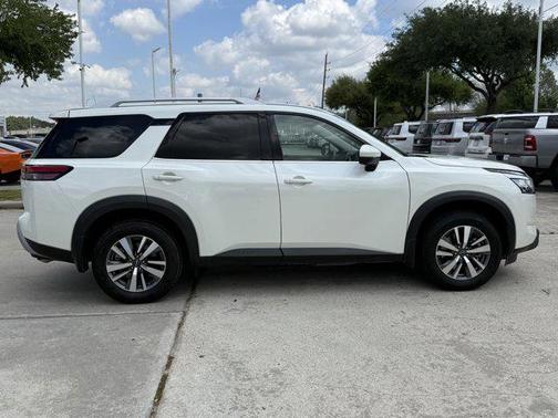 Pearl White Tricoat 2024 Nissan Pathfinder SL 4WD