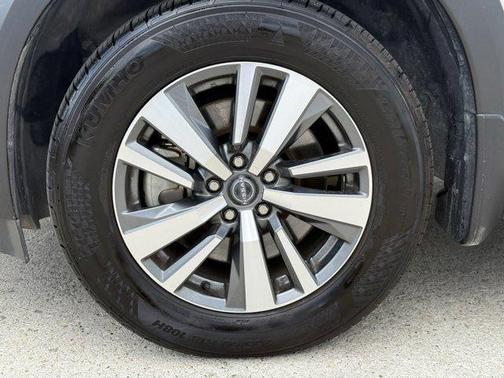Pearl White Tricoat 2024 Nissan Pathfinder SL 4WD