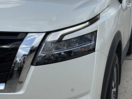 Pearl White Tricoat 2024 Nissan Pathfinder SL 4WD