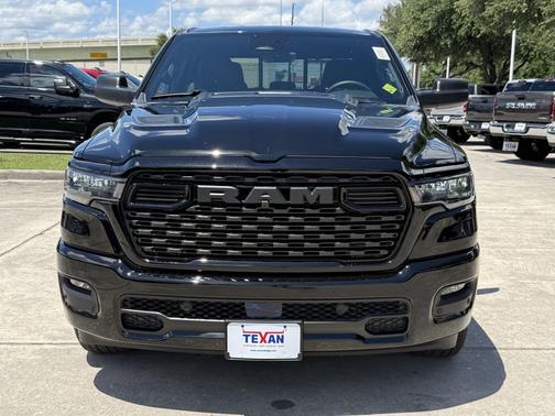 Diamond Black Crystal Pearlcoat 2026 RAM 1500 Express