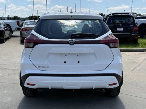 Fresh Powder 2024 Nissan Kicks S