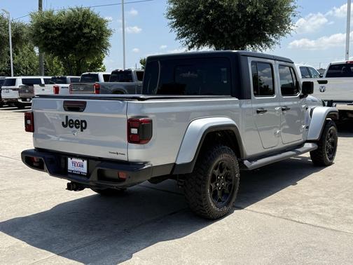 Silver Zynith Clearcoat 2023 Jeep Gladiator Texas Trail 4x4
