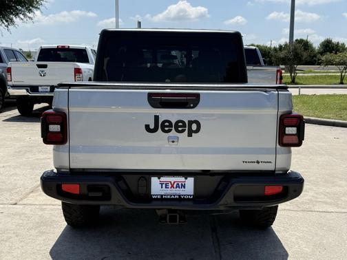 Silver Zynith Clearcoat 2023 Jeep Gladiator Texas Trail 4x4