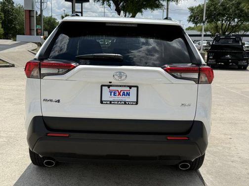 Ice Cap 2025 Toyota RAV4 XLE