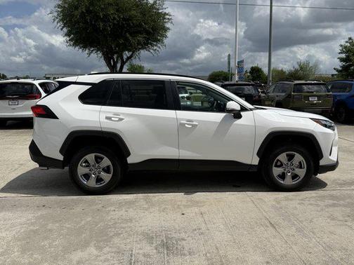 Ice Cap 2025 Toyota RAV4 XLE