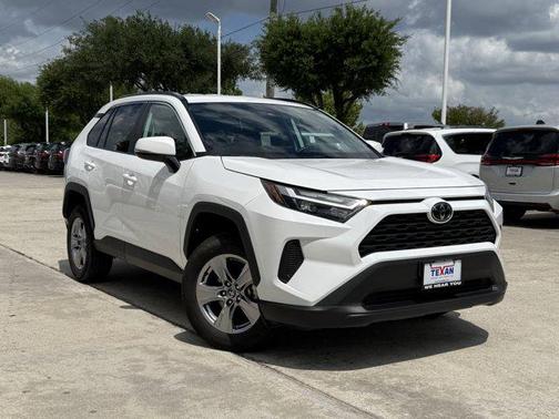 Ice Cap 2025 Toyota RAV4 XLE