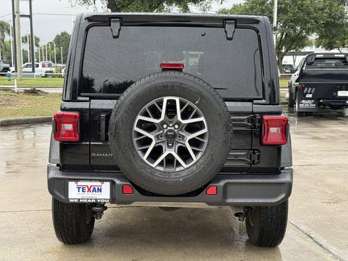 Black Clearcoat 2025 Jeep Wrangler 4-Door Sahara 4x4
