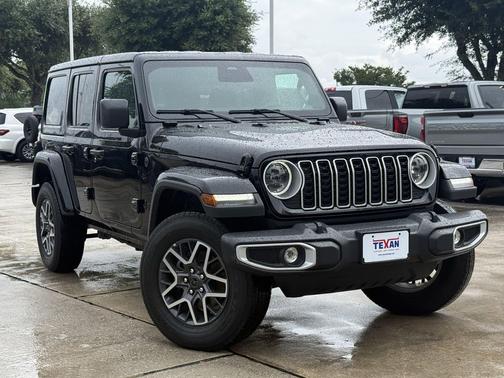 Black Clearcoat 2025 Jeep Wrangler 4-Door Sahara 4x4